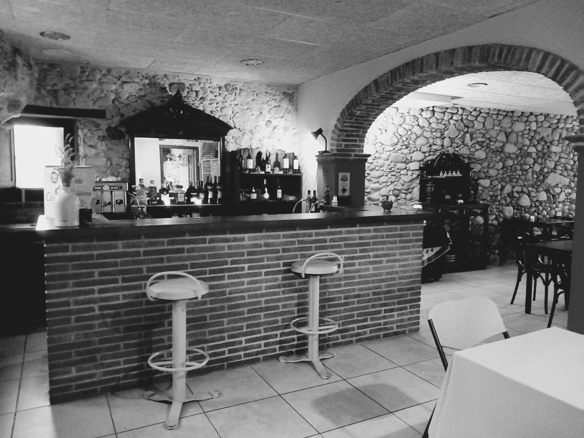 Hotel Pasteral Riu Ter La Cellera de Ter Bagian luar foto